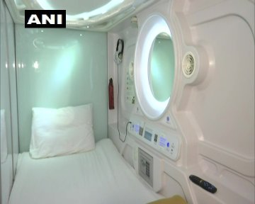 पॉड हे कॅप्सूलच्या आकाराचे हॉटेल आहे, जेथे कॅप्सूल-आकाराच्या खोल्या बनविल्या जातात. (फोटो/ANI)