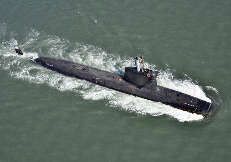 २००५ ला फ्रान्स देशाशी करार झाला. फ्रान्सकडे असलेल्या स्कॉर्पिन पाणबुडीचे तंत्रज्ञान भारताकडे हस्तांतर करत त्यावर आधारीत ६ पाणबुड्यांची निर्मिती करण्याचे निश्चित झाले.