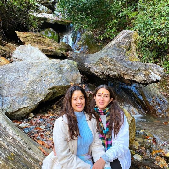 Janhvi Kapoor Sara Ali Khan Kedarnath Temple Photos