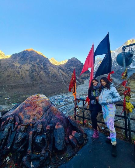 Janhvi Kapoor Sara Ali Khan Kedarnath Temple Photos