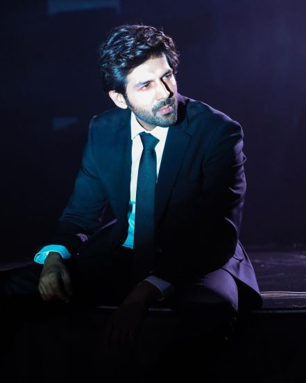 Chinese van food on Lamborghini bonnet Kartik Aaryan roadside foodscape on way back from Bigg Boss 15