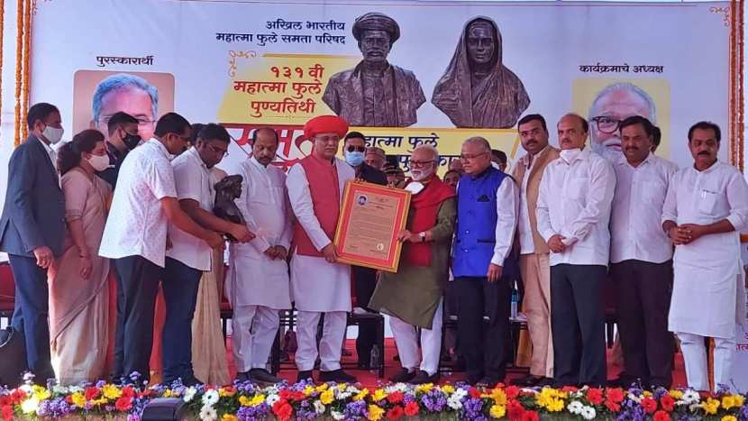 या कार्यक्रमात बोलताना छगन भुजबळ यांनी 'सौ दर्द छुपे है सिने में... मगर अलग मजा है जिने में...' सारख्या शेरोशायरीचाही वापर केला.