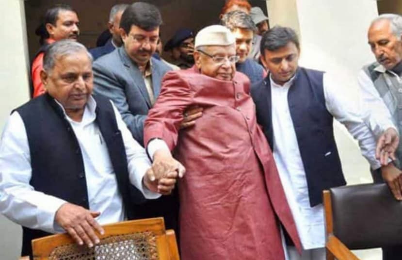 शेवटी सचिवांनी तिवारींना त्यांनीच सचिव म्हणून नेमणूक केल्याची आठवण करून दिली. यानंतर तिवारींसोबत व्यक्तींची ओळख आणि त्यांचं काम याची आठवण करून देण्यासाठी खास माणूस नेमण्यात आला. (Photos: Social Media)