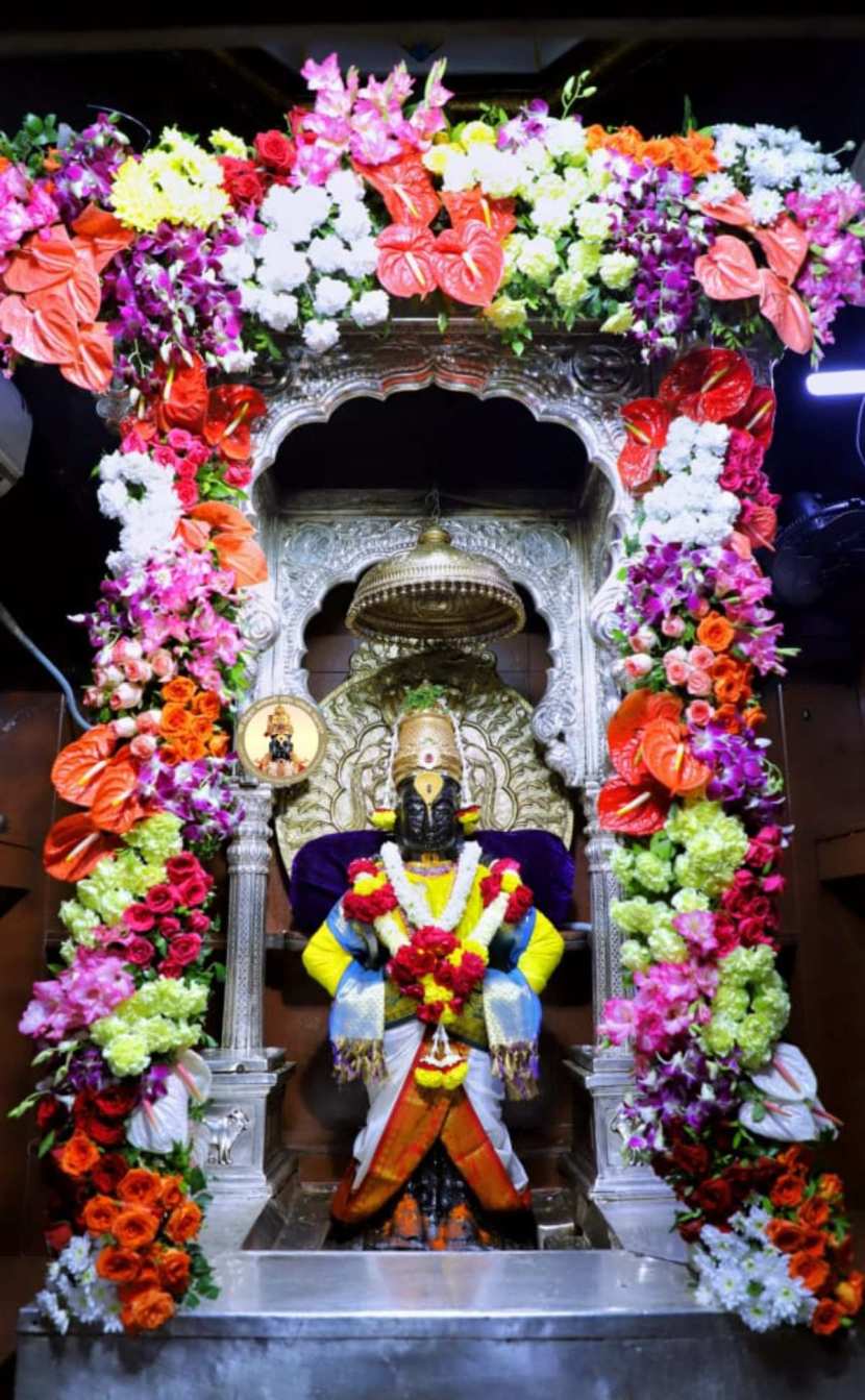 या वर्षीच्या कार्तिकी वारीस एसटी संपामुळे वारकऱ्यांची संख्या कमी आहे असे नमूद करून राज्यातील एसटी कर्मचाऱ्यांच्या संपावर राज्य शासनाकडून सकारात्मक तोडगा काढण्याचा प्रयत्न केला जात असल्याचेही अजित पवार यांनी सांगितले.