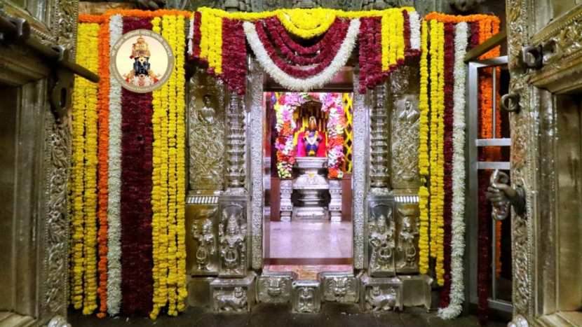 प्रशासनाने विविध ठिकाणी वैद्यकीय पथकं, ५ ठिकाणी लसीकरण केंद्र उभारण्यात आली आहे.