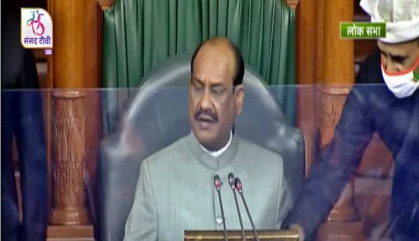 संसदेच्या दोन्ही सभागृहात म्हणजेच लोकसभा आणि राज्यसभेत मोदी सरकारचे नवे तीनही कृषी कायदे रद्द करण्याच्या विधेयकाला काही मिनिटात मंजुरी मिळाली. अधिवेशनाच्या या पहिल्याच दिवसातील १० प्रमुख मुद्द्यांचा आढावा.