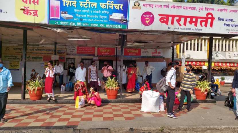 त्यामुळे आता सरकार एसटी कर्मचाऱ्यांच्या मागणीवर काय पाऊल उलचलं यावरच हा संप मिटणार की आणखी चिघळणार हे ठरणार आहे.