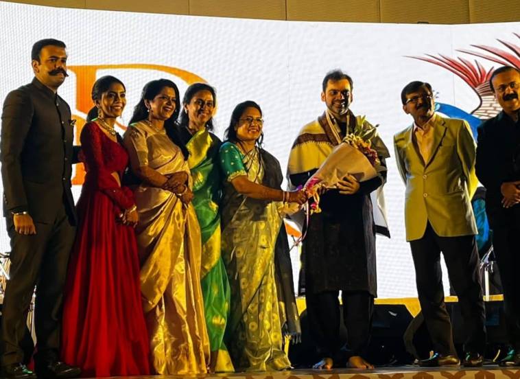 रेनेसाँ या सप्ततारांकित हॉटेलमध्ये हा संगीत कार्यक्रम आयोजित करण्यात आला होता.