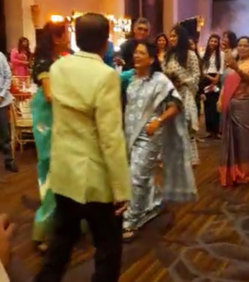 यावेळी संजय राऊत यांच्या पत्नी वर्षा राऊतदेखील उपस्थित होत्या. सुप्रिया सुळेंनी आग्रह केल्यानंतर त्यांनीदेखील डान्स करत आनंद लुटला.