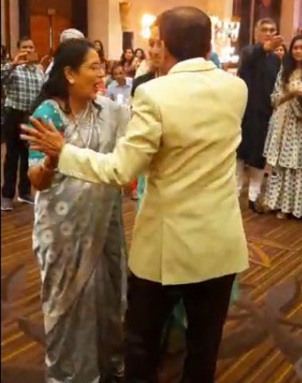 संजय राऊत यांची कन्या पूर्वशीचा विवाह ठाण्याचे जिल्हाधिकारी राजेश नार्वेकर यांचे चिरंजीव मल्हार यांच्याशी होणार आहे.