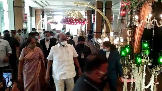 Sanjay Raut Daughter Wedding