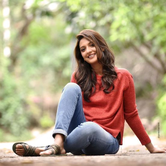 Tejashri Pradhan Style Photos