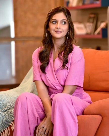 Tejashri Pradhan Style Photos