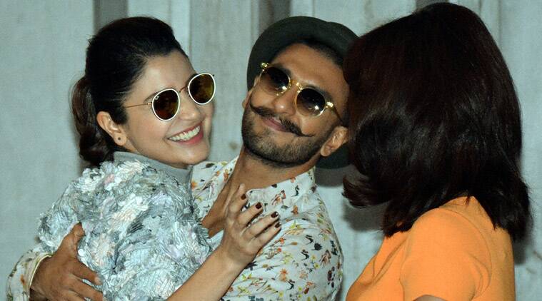 अभिनेत्री अनुष्का शर्मा आणि रणवीर सिंगने चित्रपटसृष्टीतील करिअरला एकत्र सुरुवात केली होती. ते दोघे रिलेशनमध्ये असल्याच्या चर्चा त्यावेळी रंगल्या होत्या.