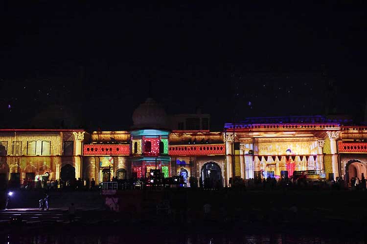 Diwali 2021 Ayodhya Enters Guinness World Record on Deepotsav By Lighting 9 Lakh Diyas