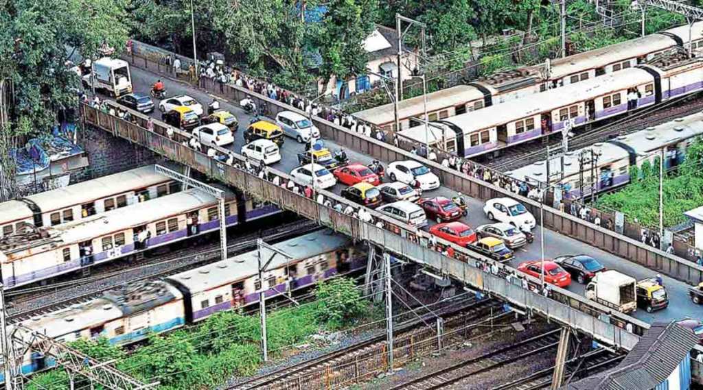 उपनगरीय मार्गावर पाच उड्डाणपूल ; कल्याण ते बदलापूर तिसऱ्या व चौथ्या मार्गिकेच्या कामाला गती