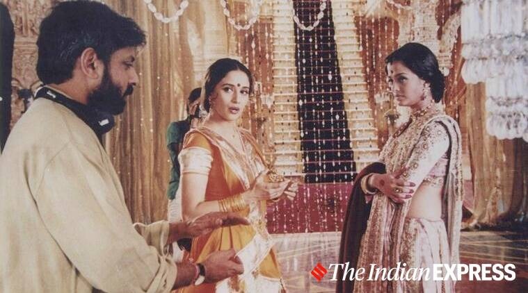 ‘देवदास’ आणि ‘बॉम्बे वेलवेट’ चित्रपटांच्या चित्रीकरणादरम्यान वापरण्यात आलेले कपडे परत देण्यात आले होते.