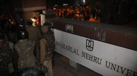 jnu clashes between abvp and left alliance many injured in fight