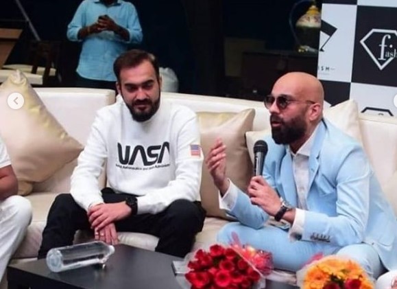 मलिक यांनी आरोप केलेला काशिफ खान हा फॅशन टीव्हीचा भारतातला प्रमुख आहे. मलिक यांनी आरोप केला आहे की, काशिफ खानवर अनेक गुन्हे दाखल आहेत. मात्र तरीही वानखेडेंनी त्याच्यावर कोणतीही कारवाई केलेली नाही.