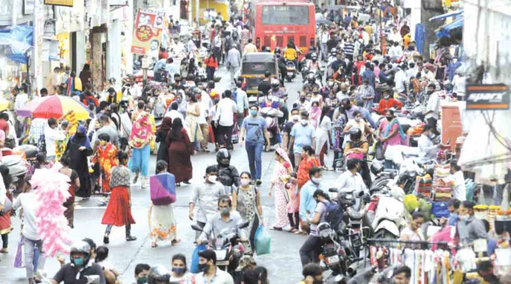 राज्य निर्बंधमुक्तीच्या दिशेने ; मैदाने २५ टक्के, बंदिस्त सभागृहे ५० टक्के क्षमतेने वापरास लवकरच मुभा