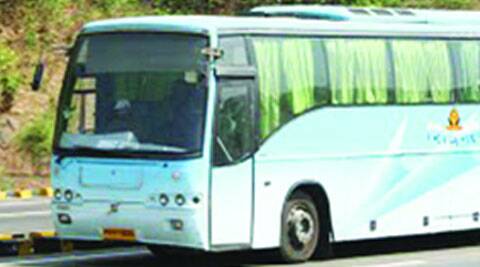 मॉरिस कमर्शियल कंपनीच्या चॅसिसच्या आधारे दोन लक्झरी बसेसही सुरू करण्यात आल्या. त्यांची नावे नीलकमल आणि गिर्यारोहिणी अशी होती आणि त्या बस पुणे ते महाबळेश्वर या मार्गावर धावत. त्या बसमध्ये टू बाय टू सीट्स, पडदे, अंतर्गत सजावट, घड्याळ आदी सोयी होत्या. त्या बसच्या काचा हिरव्या रंगाच्या होत्या.