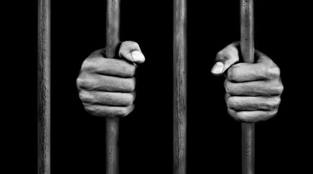 पोलीस कर्मचाऱ्यास मारहाण;आरोपींना सक्त मजुरीची शिक्षा पोलीस कर्मचाऱ्यास मारहाण;आरोपींना सक्त मजुरीची शिक्षा