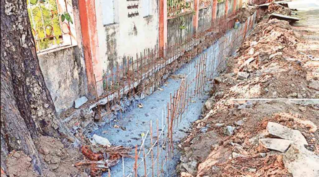 नवीन गटाराचे काम निकृष्ट ; पालघर नगर परिषद अभियंत्यांचे दुर्लक्ष