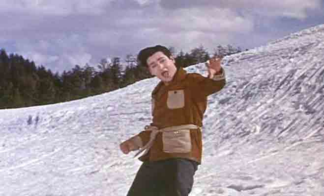 ‘चाहे कोई मुझे जंगली कहे’ गाण्यात शम्मी कपूर यांनी घातलेले जॅकेट त्यावेळी ८८ हजार रुपयांना विकले गेले होते.