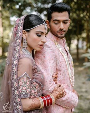 बिग बॅश लीगमध्ये (BBL) सामील होणारा उन्मुक्त पहिला भारतीय पुरुष क्रिकेटपटू ठरला आहे.