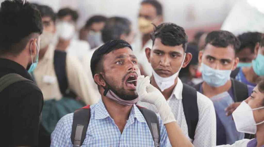‘करोना चाचण्या वाढवण्याची गरज’ ; केंद्र सरकारचे १३ राज्यांना पत्र ; चाचण्यांची संख्या घटल्याने चिंता