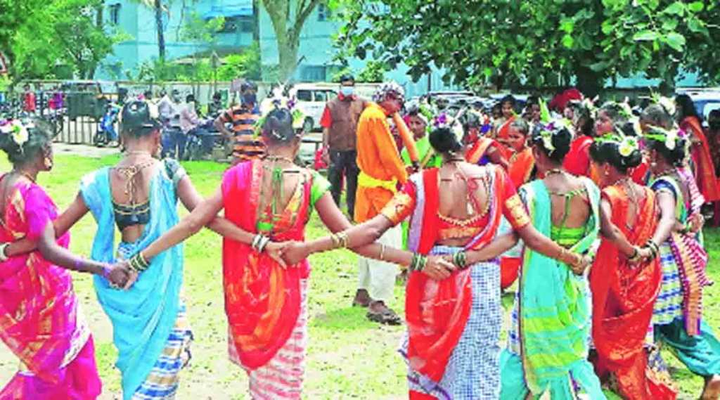दिवाळी उत्सवात आदिवासींच्या परंपरेचा साज ; वाघ्या देवताचे पूजन