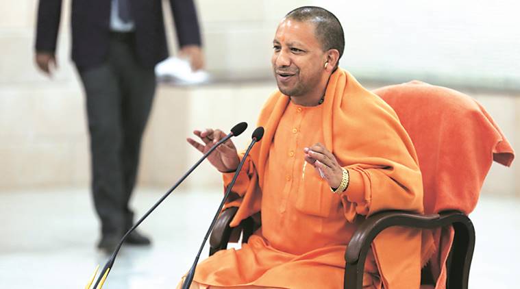 सन्यास घेण्यापूर्वीच योगींनी मुंडण करण्यास सुरुवात केली होती आणि यामागचे कारण त्यांनी स्वतः सांगितले होते.