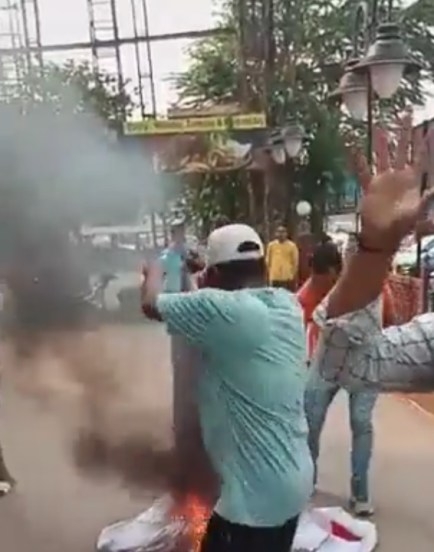 पाकिस्तानी खाद्यपदार्थांवर आधारित पूर्वीच्या थीमच्या जागी 'सीफूड फेस्टिव्हल' म्हणून हे फेस्टिवल साजरे करण्यात येईल, असे बजरंग दलाचे नेते देवीप्रसाद दुबे यांनी सांगितले.