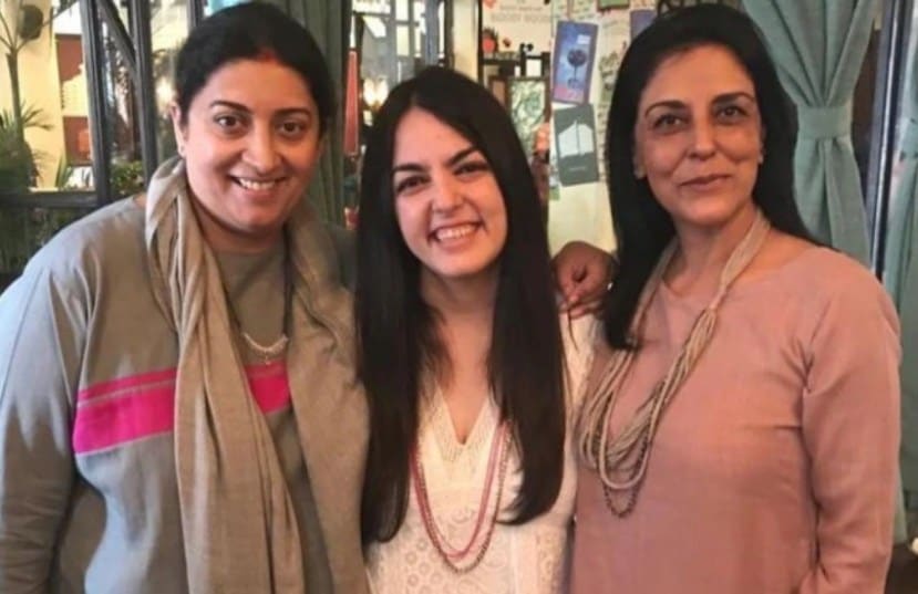 एकेकाळी ‘क्योंकि सास भी कभी बहू थी’ या मालिकेत सुनेची भूमिका साकारणाऱ्या स्मृती आता खरोखरच्या आयुष्यात सासू झाल्या आहेत.