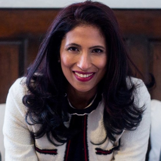 लीना नायर यांचा जन्म ११ जुन १९६९ मध्ये कोल्हापुरात झाला.