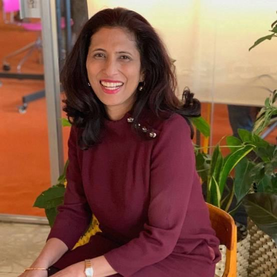 नंतर सांगलीतील वालचंद कॉलेज ऑफ इंजिनीअरिंगमधून त्यांनी इलेक्ट्रॉनिक्स इंजिनीअरिंग पूर्ण केले.