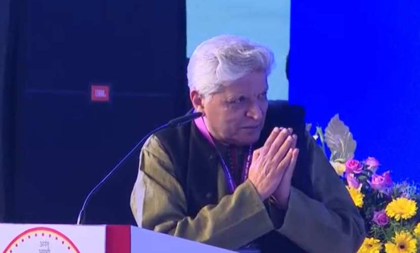 ३. ८०० वर्ष असो की ४०० वर्ष असो की २०० वर्षे, मराठीचा मोठा साहित्यिक तोच आहे ज्याने केवळ जनतेशी संवाद साधला. त्या साहित्यिकांनी मी किती मोठा बौद्धिक व्यक्ती आहे हे सांगितलं नाही, त्यांनी सामान्य माणसाला समजणार नाही असं तत्वज्ञान सांगितलं नाही. ते सामान्य माणसांशी बोलत होते : जावेद अख्तर
