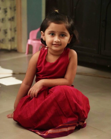 Myra Vaikul Mazhi Tuzhi Reshimgaath
