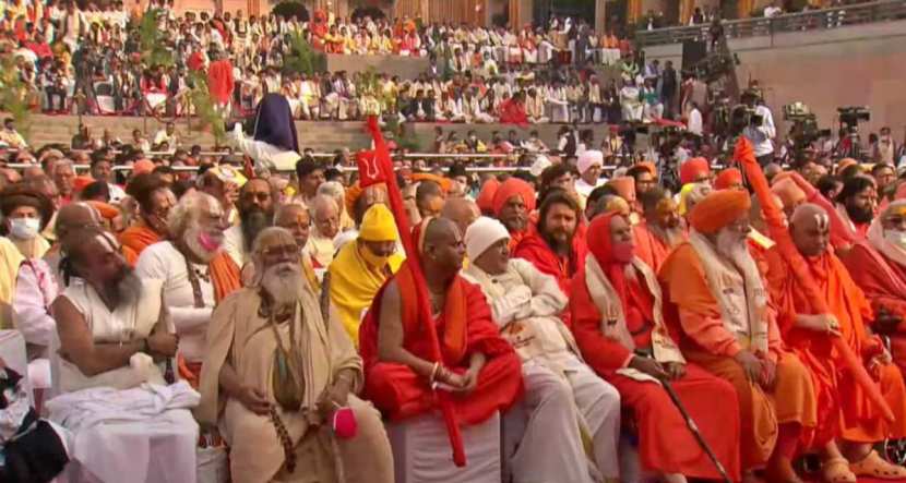 कुणी सालार मसूद आला तर राजा सुहेलदेव यांच्यासारखे वीर योद्धे आपल्या एकतेची ताकद दाखवून देतात. इंग्रजांच्या काळात देखील काशीच्या लोकांनी हेस्टिंगचे काय हाल केले होते हे येथील लोकांना माहिती आहे : नरेंद्र मोदी
