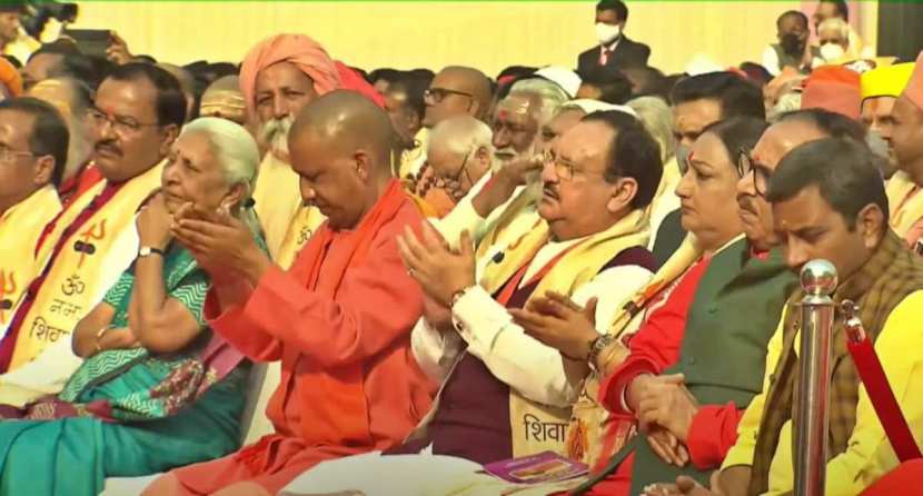 औरंगजेबाने तलवारीच्या बळावर भारतात बदल करण्याचा प्रयत्न केला. मात्र, या देशाच्या मातीत इतर जगापेक्षा काही वेगळं आहे. येथे औरंगजेब आला तर शिवाजी देखील उभे ठाकले : नरेंद्र मोदी