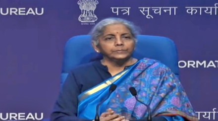 GST Council 46th Meeting: कपड्यांवरील जीएसटी दरवाढीचा निर्णय स्थगित, चप्पल-बुटांबाबत ‘हा’ मोठा निर्णय