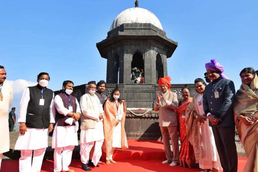 तसेच त्यांनी जगदीश्वराचं दर्शन घेतलं आणि शिवरायांच्या समाधीस्थळालाही भेट दिली.