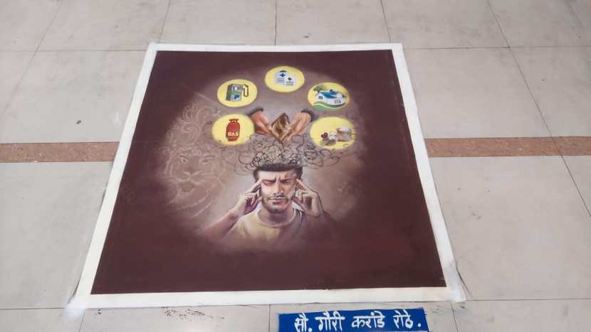 पुणे शहरातील काँग्रेस नेते मोहन जोशी यांनी सेवा-कर्तव्य-त्याग सप्ताहांतर्गत 'महागाई' विषयावर रांगोळी स्पर्धा, प्रदर्शन आणि बक्षिस वितरण कार्यक्रम घेतला.