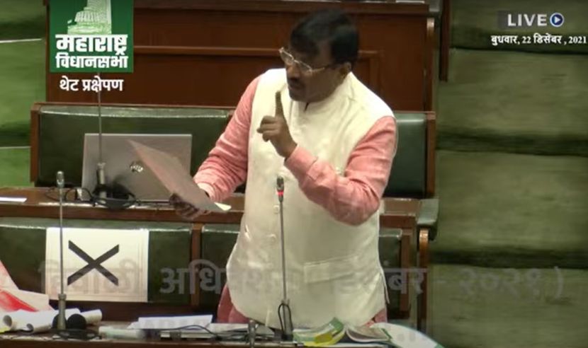 गुप्त मतदान घ्यावं अशी मागणी करताना सुधीर मुनगंटीवार यांनी पृथ्वीराज चव्हाण यांनी प्रस्ताव मांडल्याबद्दल नाराजी जाहीर केली