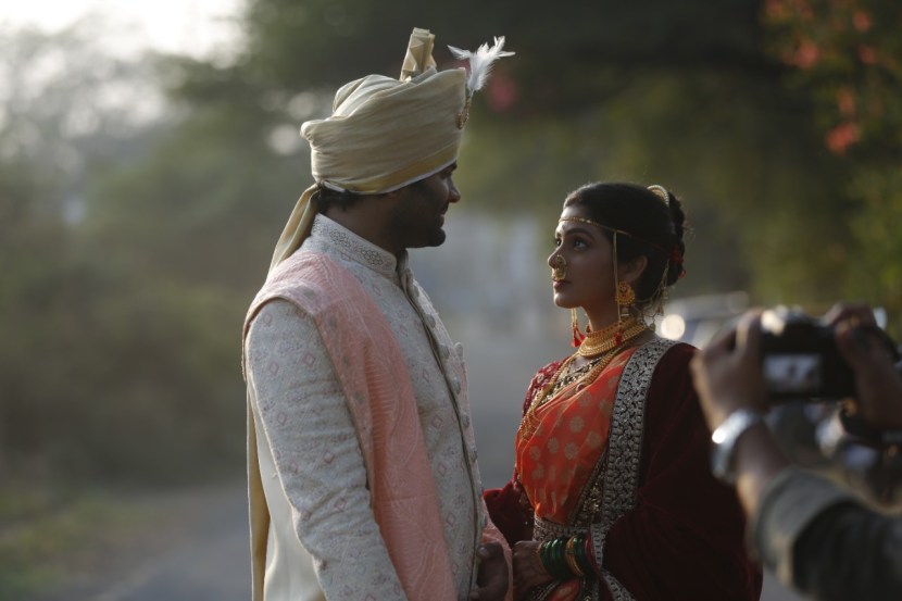 Tujhya Majhya Sansarala Ani Kaay Hawa