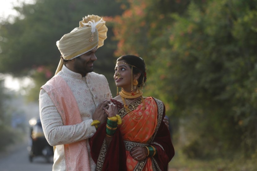 Tujhya Majhya Sansarala Ani Kaay Hawa
