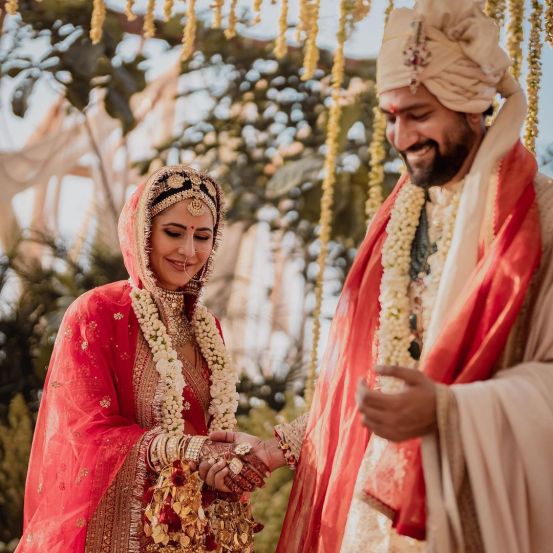 विकी कौशलने कतरिनाला तब्बल १.३ कोटी रुपयांची हिऱ्याची अंगठी भेटवस्तू म्हणून दिली आहे.