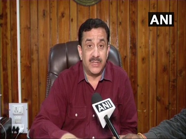 दरम्यान अखिल भारतीय हिंदू महासभेचे राष्ट्रीय अध्यक्ष स्वामी चक्रपाणी महाराज यांनी वसीम रिझवी यांचं स्वागत केलं असून त्यांचा निर्णय योग्य असल्याचं म्हटलं आहे. वसीम रिझवी आता हिंदू झाले असून त्यांच्याविरोधात फतवा काढण्याची हिंमत कोणी करु नये असं सांगताना त्यांनी केंद्राकडे त्यांना योग्य सुरक्षा देण्याची मागणी केली. आहे.