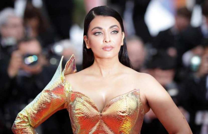 एक महिला म्हणून एकमेकांवर टीका करणं बंद करायला हवं असंही आवाहन ऐश्वर्याने केलं.