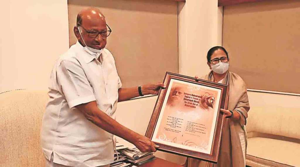 पश्चिम बंगालच्या मुख्यमंत्री ममता बॅनर्जी यांनी बुधवारी मुंबईत राष्ट्रवादी काँग्रेसचे अध्यक्ष शरद पवार यांची भेट घेतली.